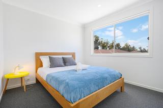 Denham Court Adorable 4Br house with Wifi &Parking - Horningsea Park - 1