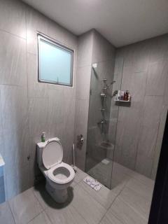 Near Kuching Airport Liberty Grove Apartment - Kuching - 0