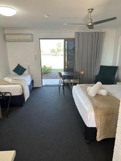 Bribie Waterways Motel - 8