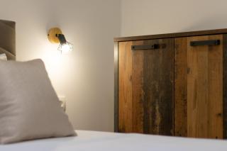 Lily Split Center - 9