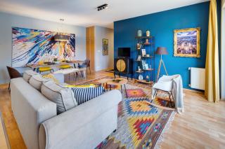Stylish and colorful apartment with balcony in center - 3