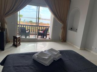 Luxury Seafront Villa with Ocean View, pools, and Private Gardens - Casablanca - 9