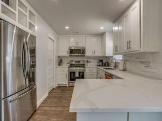 Luxury Modern 3BR - Private Primary Suite! - Oklahoma City - 4