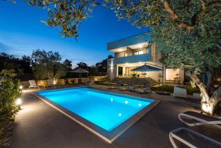 CROWONDER Sun Dance Apartments with Heated Swimming Pool Seaview and Garden - Sveti Filip i Jakov - 7