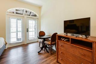 Cozy Naples Retreat with Community Pool and Water View - Naples - 3