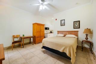 Naples Getaway with Fire Pit and Grill! - Naples - 0