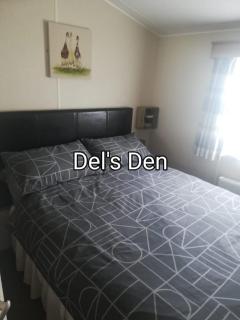 Del's den lakeside weeley bridge - 5