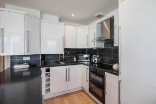 The beautifully central Flat 3 The Cobourg Tenby Sat to Sat booking only in school summer holidays - 8