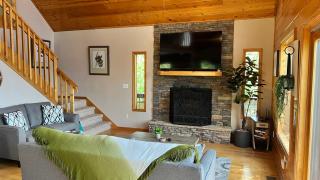 Mistletoe Cabin- Private cabin w views, Hottub, pet friendly - Murphy - 1
