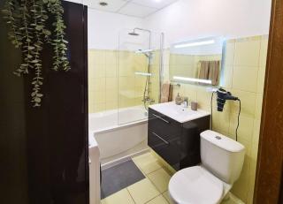Stylish apartment with parking & spacious balcony - Rīga - 9