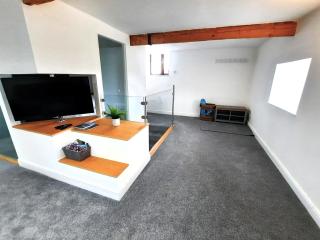 The Penthouse, top floor of a Grade II Listed Mill - 7