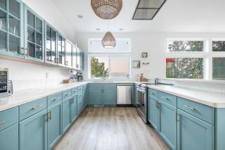 Modern retreat w/ stunning views & hot tub - Hoodsport - 7