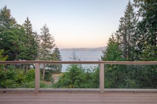 Modern retreat w/ stunning views & hot tub - Hoodsport - 8