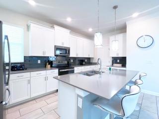 Beautiful Pool Villa with Spa and Game Room-2730BD home - 2