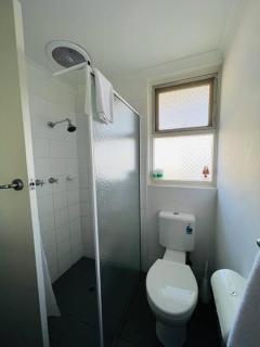 1ENSUITE GLENELG UNIT - 7