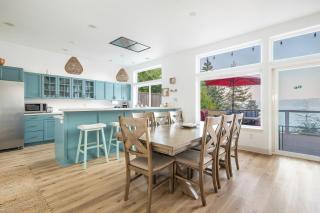 Modern retreat w/ stunning views & hot tub - Hoodsport - 0
