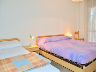 Cozy apartment with private garden near the beach - 2