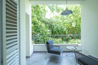 Eclectic Dreams Rabin Square Apt with Shelter by Sea N' Rent - Tel Aviv - 9