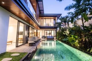 Elegant 5br Villa Retreat Steps From Canggu Beach - 9