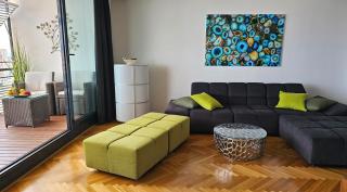 BoB Luxury Design & Sea View Apartment - 9