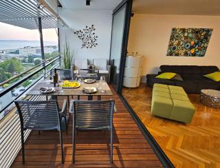 BoB Luxury Design & Sea View Apartment - 8