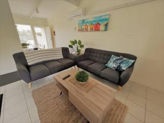 Esperance Little Units 2 - 6