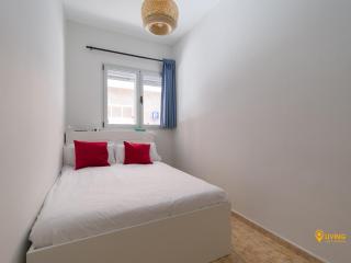 2 mins from Beach - Workstations - Parking - Bikes - 8