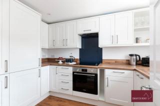Guildford - 3 Bedroom Home - Driveway & Garden - 5