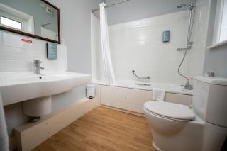 Commodore Hotel by Greene King Inns - Bournemouth - 6