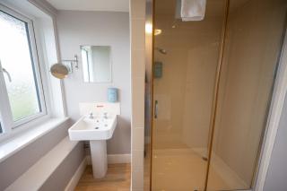 Commodore Hotel by Greene King Inns - Bournemouth - 8