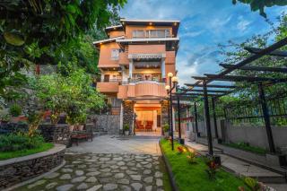 Summit Bougainvillea Tea Resort - 9