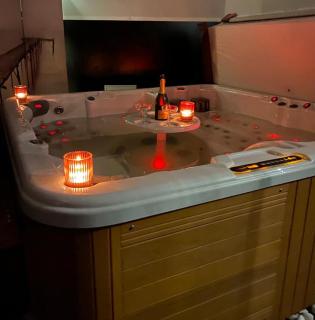La Villa Audren Love Room Jacuzzi - Châtelaudren - 9