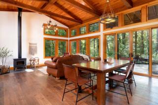 Tamanawas Cabin - Rhododendron - 1