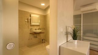 Luxury villa with sea view, pool and jacuzzi near the beach in the town of Pula by WiiBuk - 6