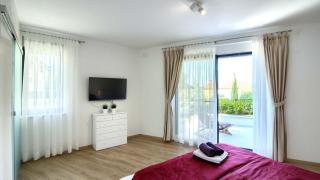 Luxury villa with sea view, pool and jacuzzi near the beach in the town of Pula by WiiBuk - 4