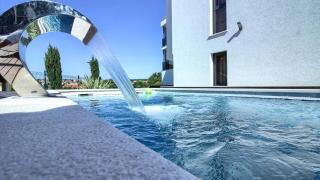 Luxury villa with sea view, pool and jacuzzi near the beach in the town of Pula by WiiBuk - 3