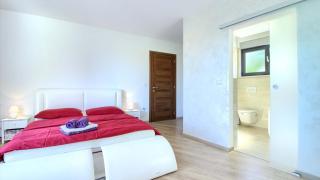 Luxury villa with sea view, pool and jacuzzi near the beach in the town of Pula by WiiBuk - 1