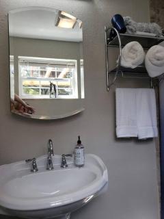 Cute and Cozy Studio - 6