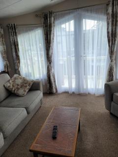 Lovely 8 Berth Caravan With Decking And Nearby Scratby Beach Ref 50005A - 8