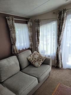 Lovely 8 Berth Caravan With Decking And Nearby Scratby Beach Ref 50005A - 5