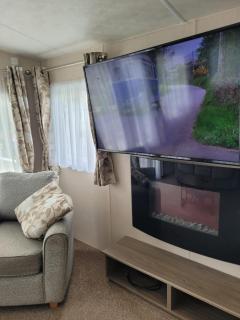 Lovely 8 Berth Caravan With Decking And Nearby Scratby Beach Ref 50005A - Great Yarmouth - 3