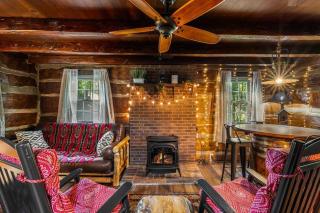 Boozy Bear Bungalow romantic cabin 5 mins 2 downtown with hot tub and fire pit - 0