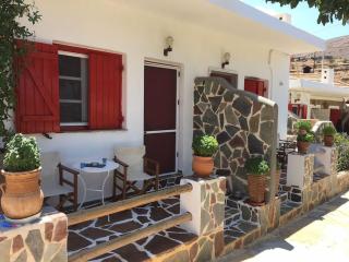 red guesthouse - Flampouria - 0