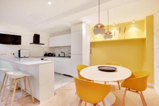 Pick A Flat's Apartment in Triangle d'Or - Rue Penthievre - Paris - 7
