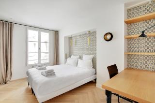 Pick A Flat's Apartment in Triangle d'Or - Rue Penthievre - Paris - 3