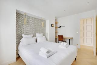 Pick A Flat's Apartment in Triangle d'Or - Rue Penthievre - Paris - 2