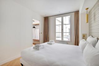 Pick A Flat's Apartment in Triangle d'Or - Rue Penthievre - Paris - 1