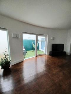 Spacious 1 BR flat with private garden. Ideal for business travelers and couples. 2 mins away from Paddington station. - Londra - 3