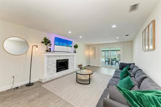 Luxury Pool Home Near Stadium - 8