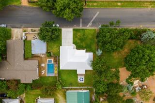 Luxury Home 3blck from Main St with FirePit - Fredericksburg - 4